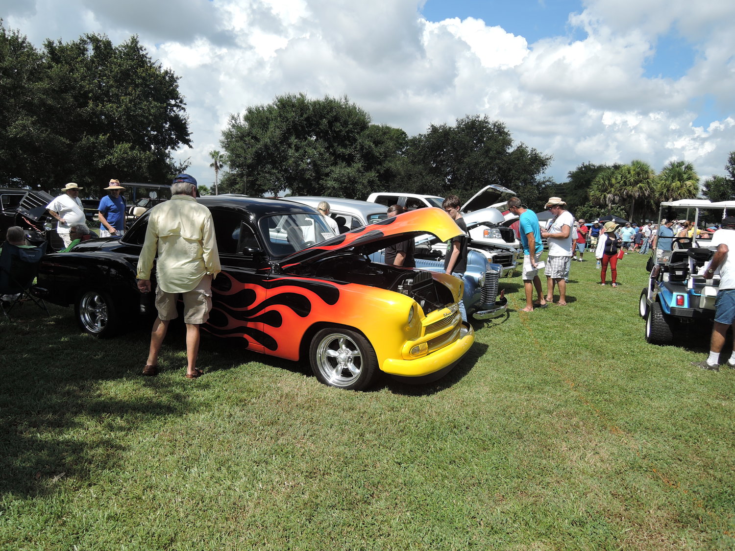 On Saturday, the festival features a car and motorcycle show.